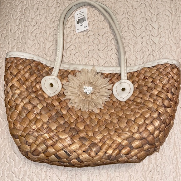 Straw Summer Handbag with flower Accent and Off White Handles - Picture 1 of 12